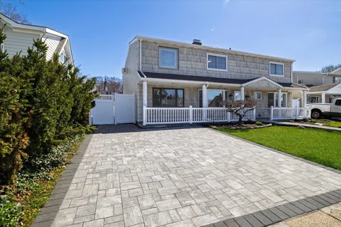 $975,000 | 25 Cobalt Lane, Westbury, NY 11590