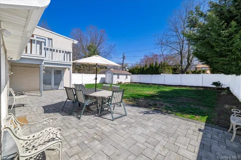 $975,000 | 25 Cobalt Lane, Westbury, NY 11590