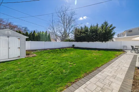 $975,000 | 25 Cobalt Lane, Westbury, NY 11590