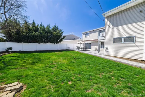 $975,000 | 25 Cobalt Lane, Westbury, NY 11590