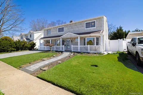 $975,000 | 25 Cobalt Lane, Westbury, NY 11590