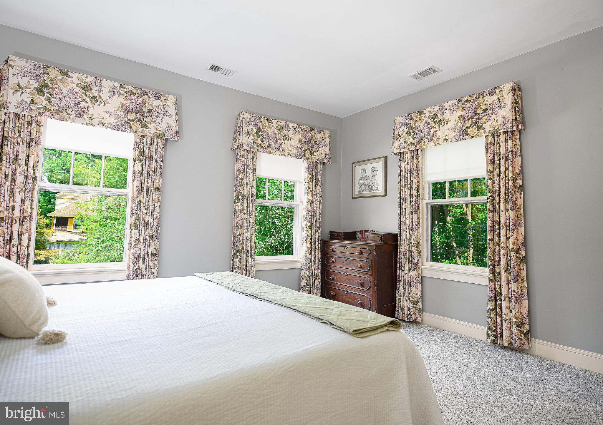 1014 Windsor Road Baltimore, MD 21208 - Photo 20 of 50 Roomy and bright