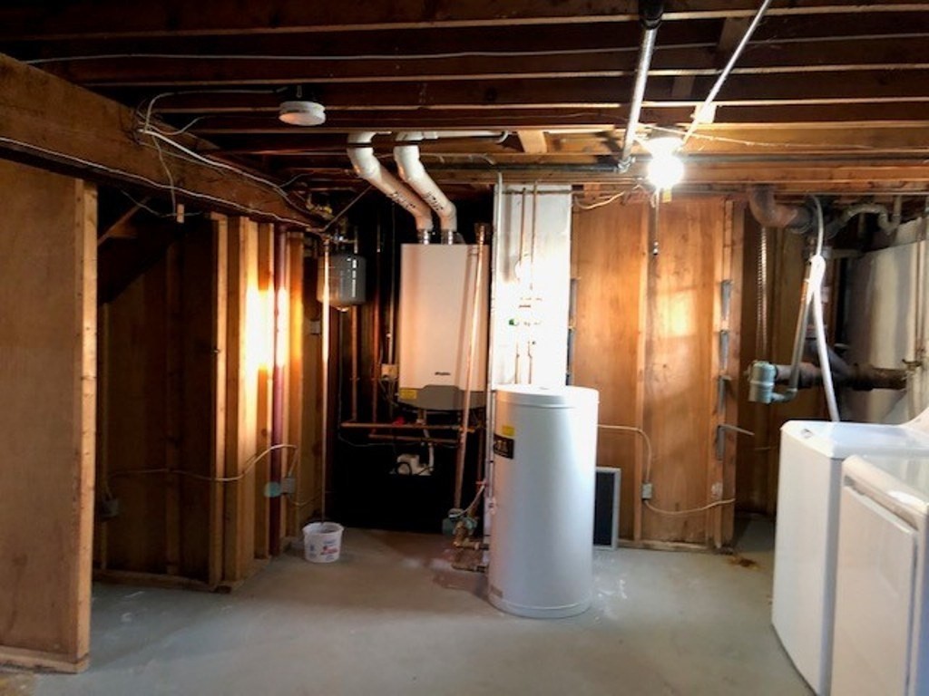 58 Sunset Road Dracut, MA 01826 - Photo 9 of 17 Gallery Image 9