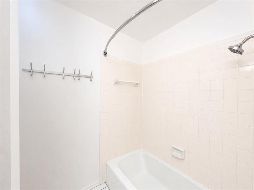 70 Legend Road Benbrook, TX 76132 - Photo 8 of 33 Gallery Image 8