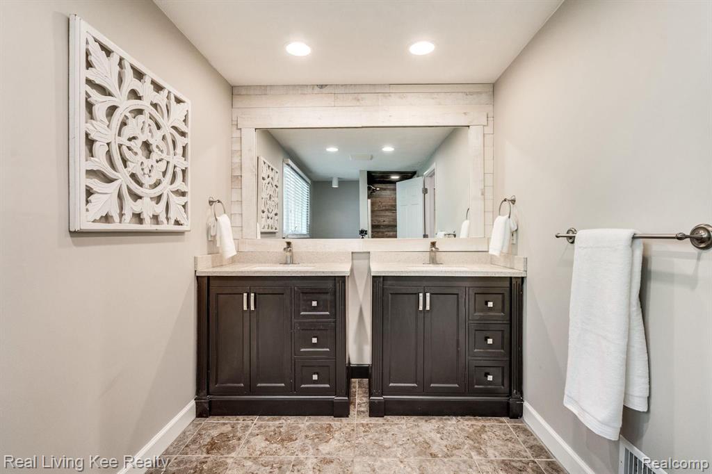 1802 North Kilburn Road Rochester Hills, MI 48306 - Photo 23 of 35