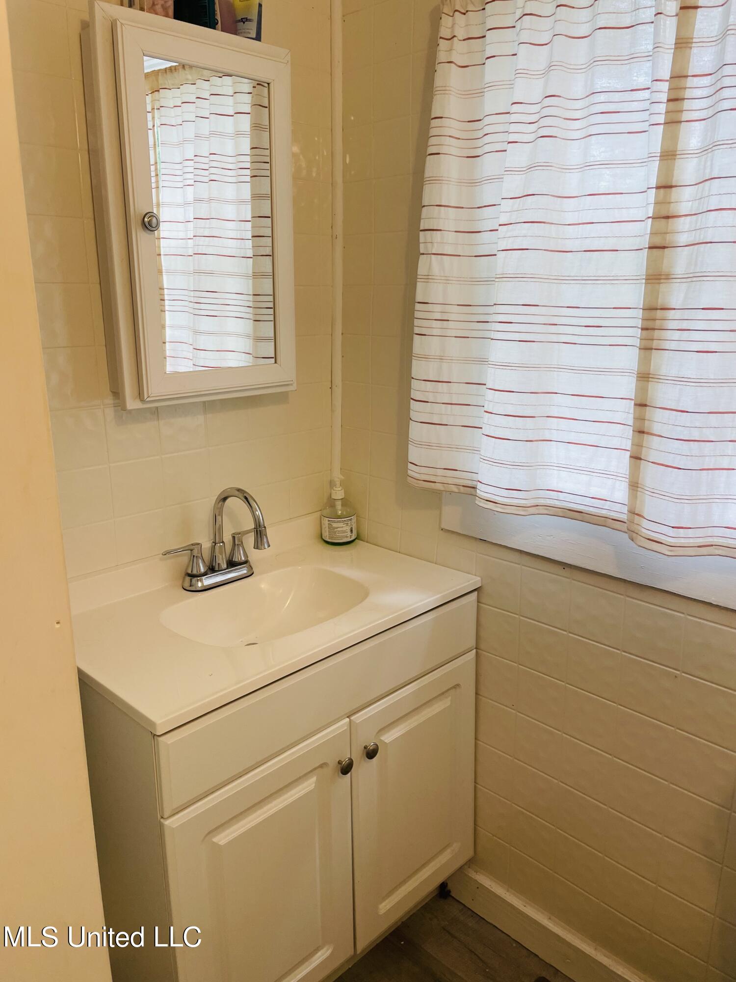 4918 Martin Street Moss Point, MS 39563 - Photo 9 of 15 IMG_6064