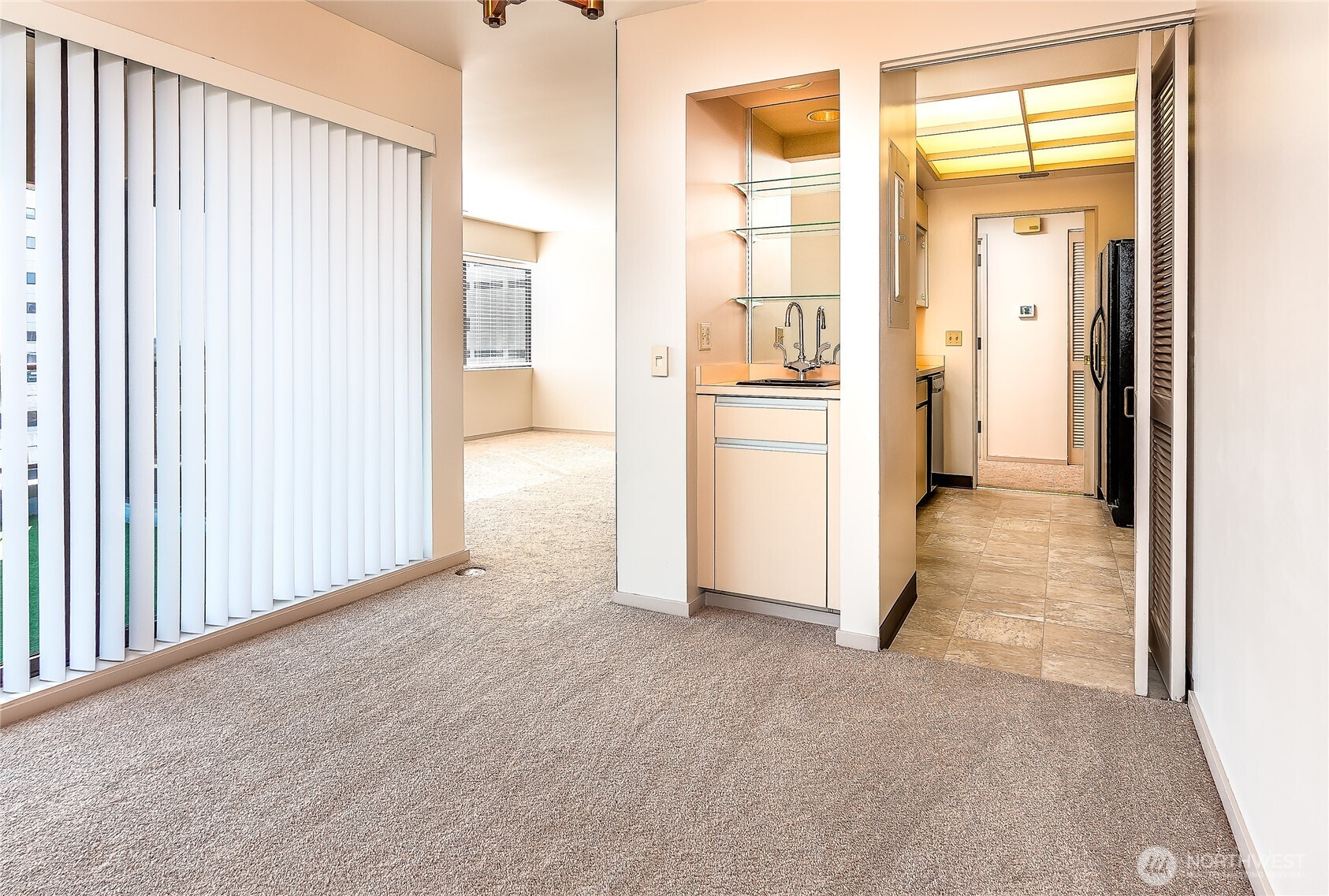 1301 Spring Street, Unit 8C Seattle, WA 98104 - Photo 18 of 31