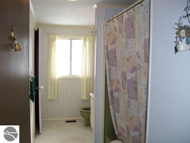 2233 Hall Road South Boardman, MI 49680 - Photo 8 of 15 1701156-7.JPG