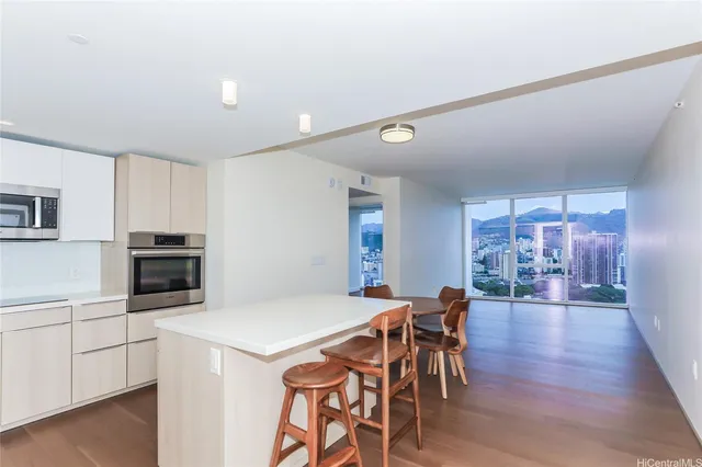 $4,300 | 888 Kapiolani Boulevard, Unit 3111, Honolulu, HI 96813