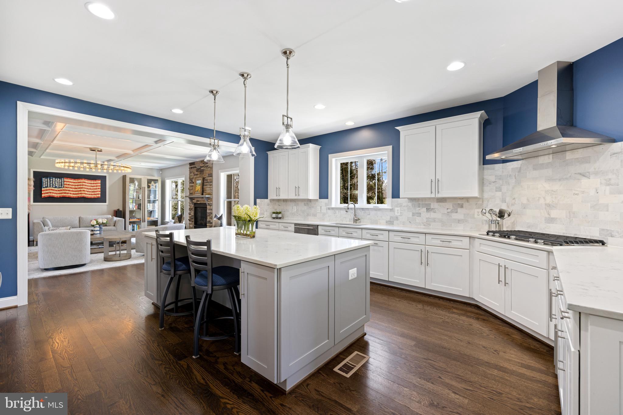 7869 Southdown Road Alexandria, VA 22308 - Photo 20 of 50 Gas cooktop with exterior venting