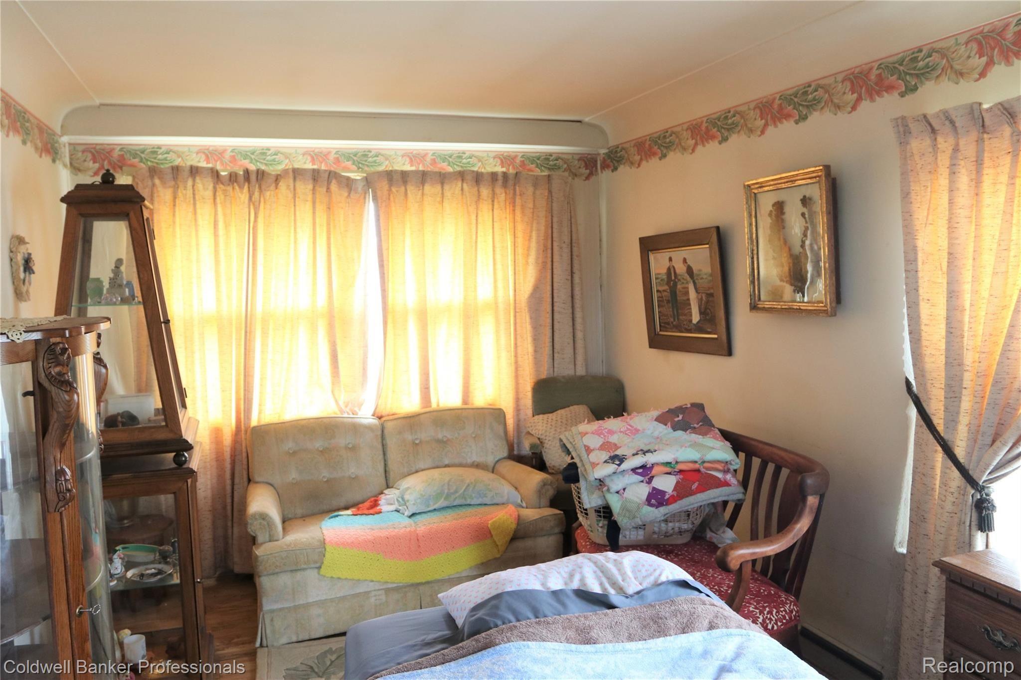 5805 South Corey Road Perry, MI 48872 - Photo 11 of 19 11 5805 Living Room.JPG