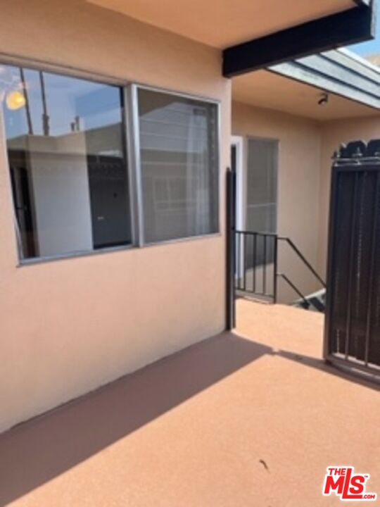 3739 McLaughlin Avenue Los Angeles, CA 90066 - Photo 4 of 11 a view of an empty room