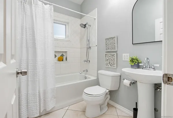 $924,900 | 810 Anns Way, Vista, CA 92083