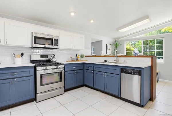 $924,900 | 810 Anns Way, Vista, CA 92083