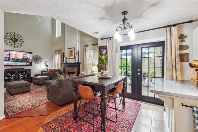 a view of a livingroom with furniture window and outside view