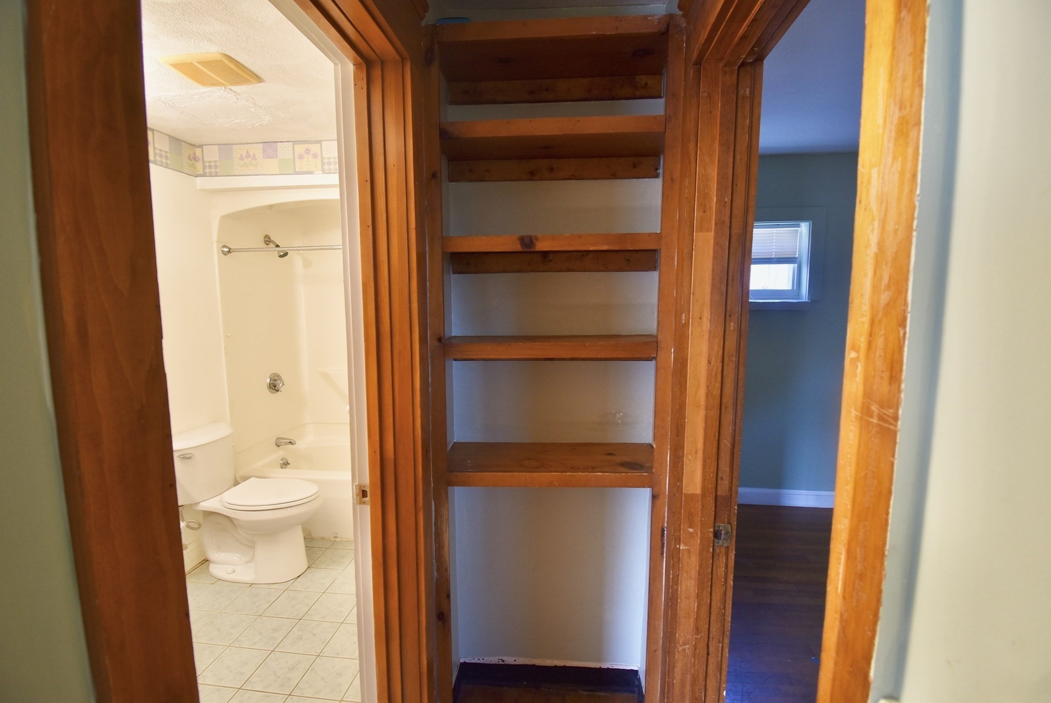5 Cliff Street, Unit 4 Beverly, MA 01915 - Photo 11 of 12 Gallery Image 11