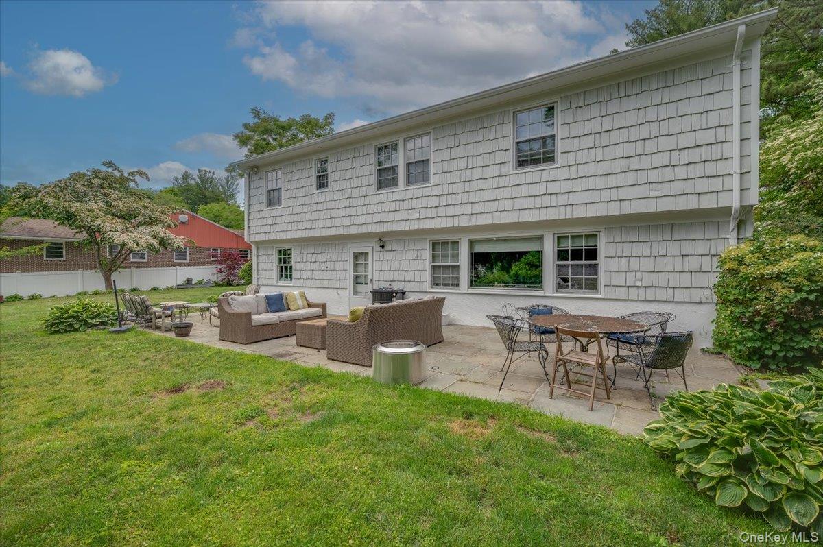 4 Wagon Wheel Road Mamaroneck, NY 10543 - Photo 20 of 26 a backyard of a house with table and chairs