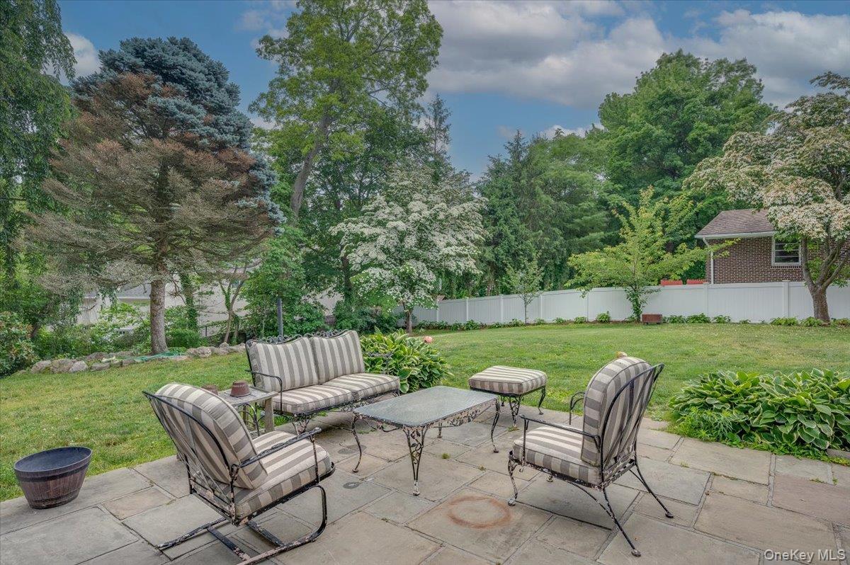 4 Wagon Wheel Road Mamaroneck, NY 10543 - Photo 24 of 31 View of patio / terrace