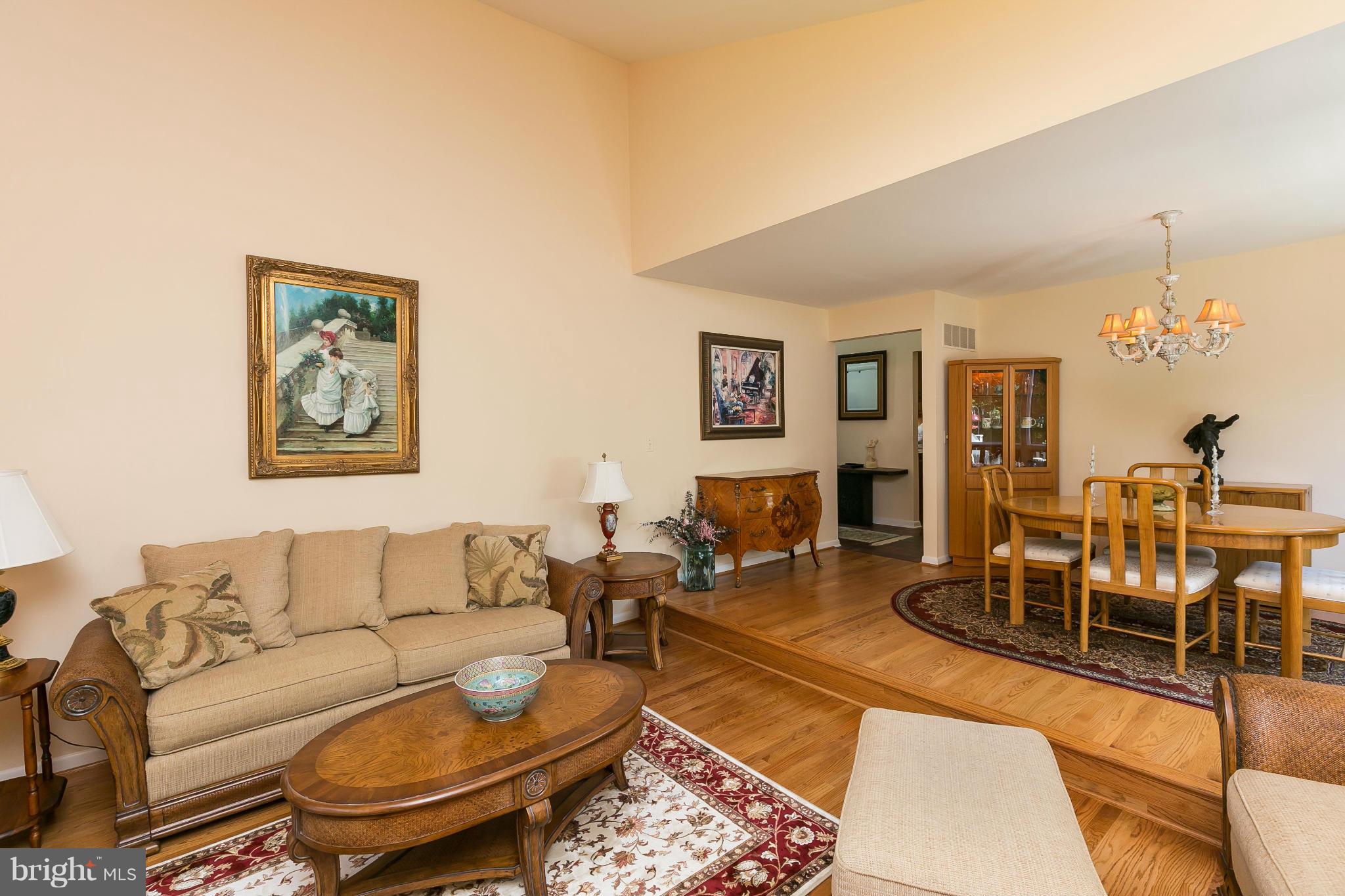 2909 York Manor Road Phoenix, MD 21131 - Photo 5 of 30 Living Room