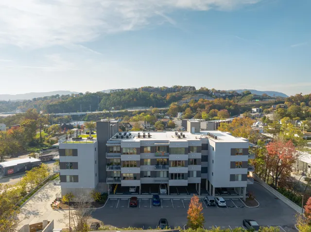 $2,400 | 411 Fairpoint Street, Unit 306, Chattanooga, TN 37405