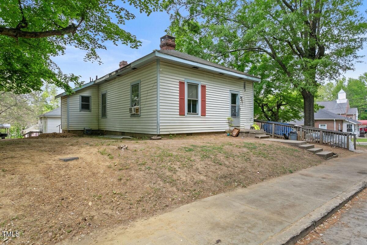 1701 Sunset Street Roxboro, NC 27573 - Photo 3 of 7 003