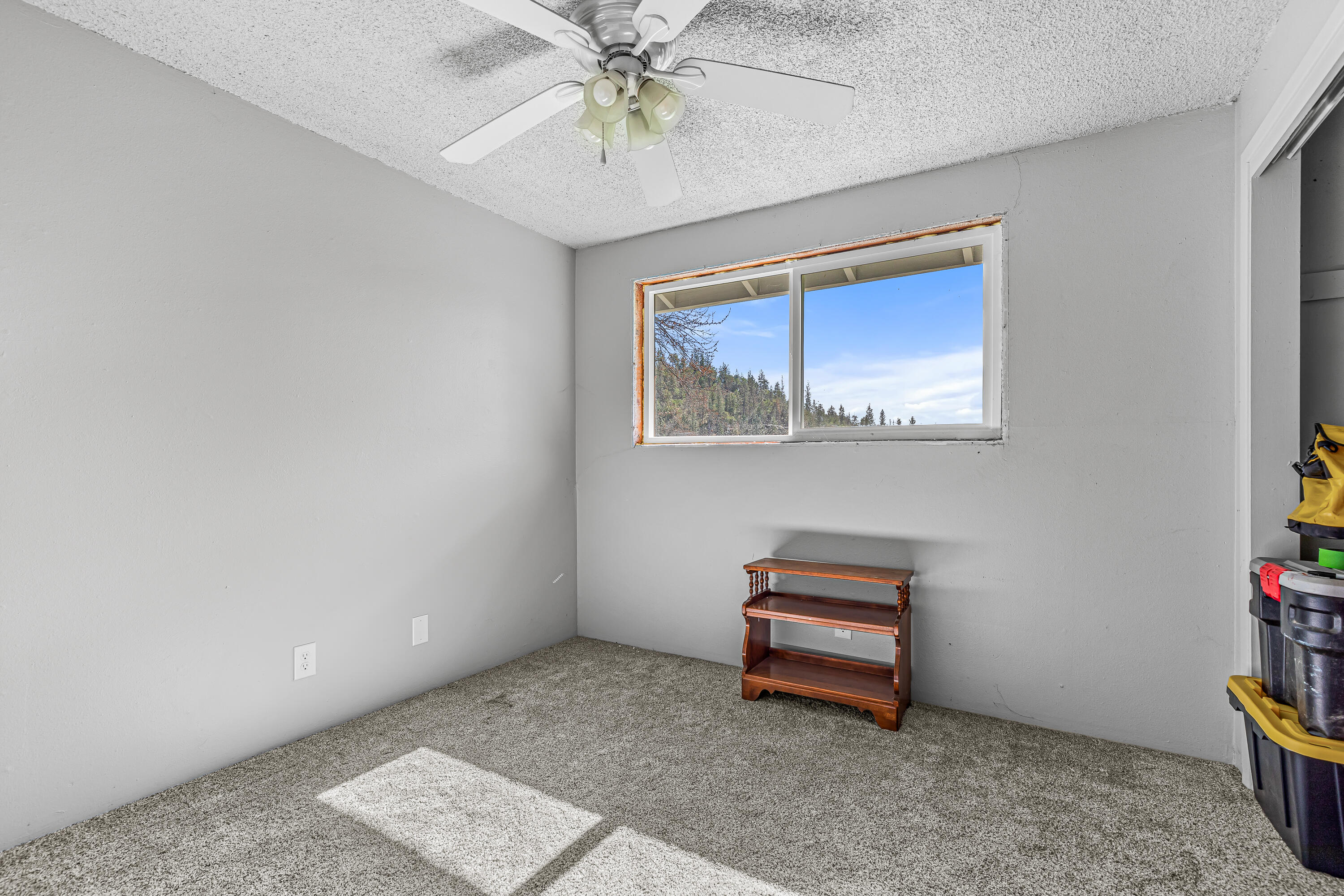 17200 Jones Road White City, OR 97503 - Photo 22 of 51 Bedroom #5.