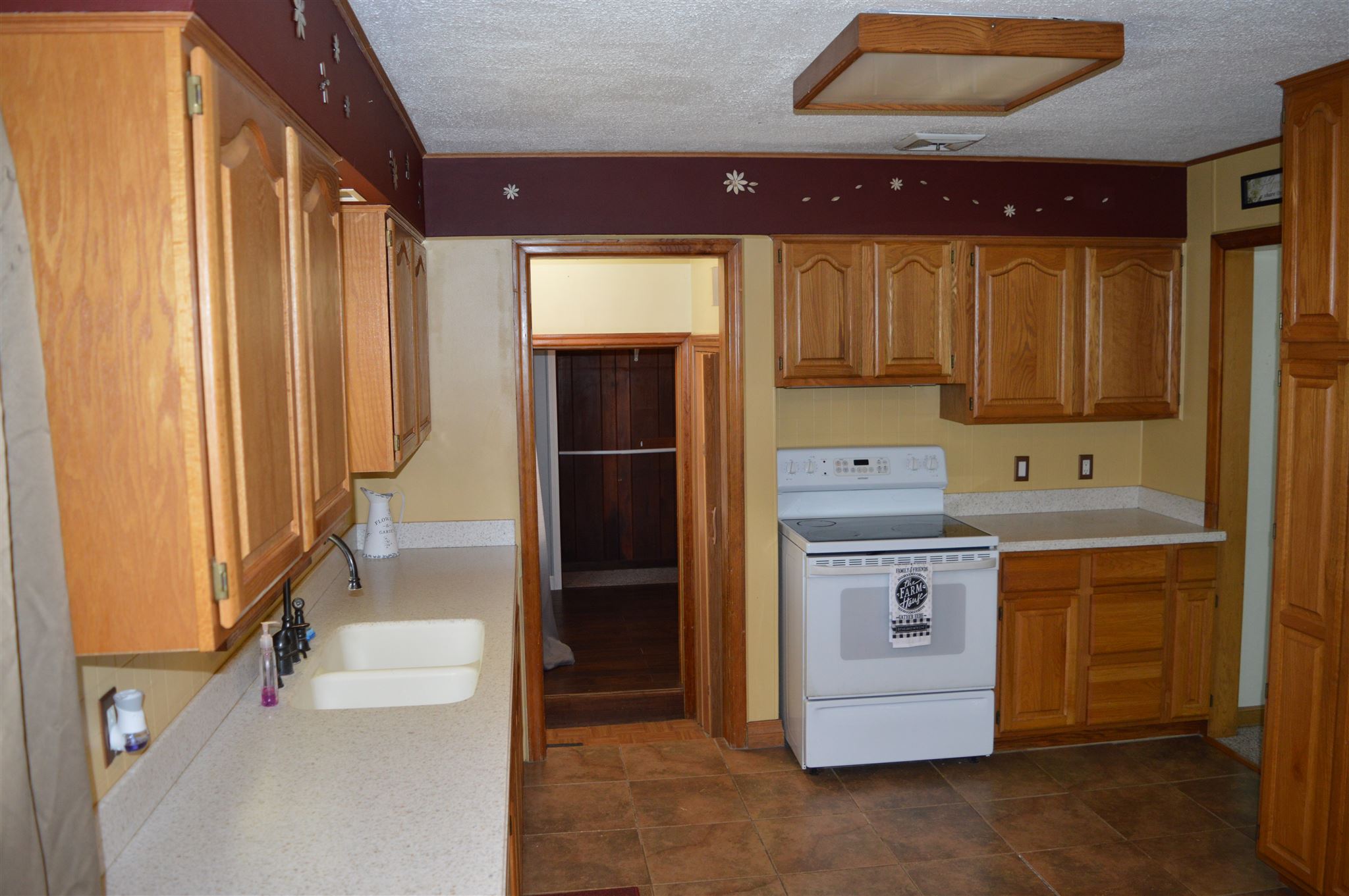 300 James Street Butler, IN 46721 - Photo 6 of 20