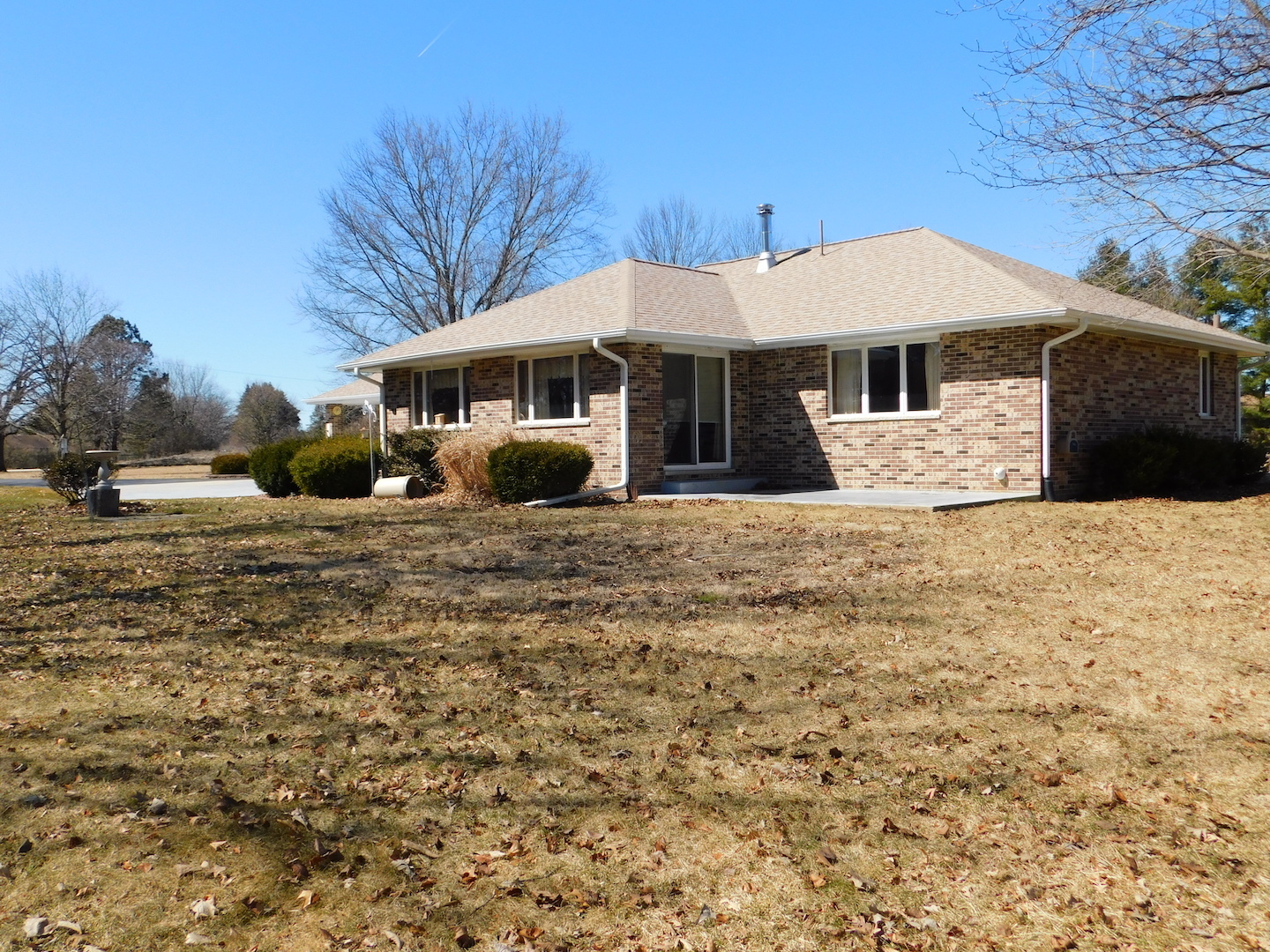 4496 West Sandwich Road Sandwich, IL 60548 - Photo 28 of 37 a front view of a house with a yard