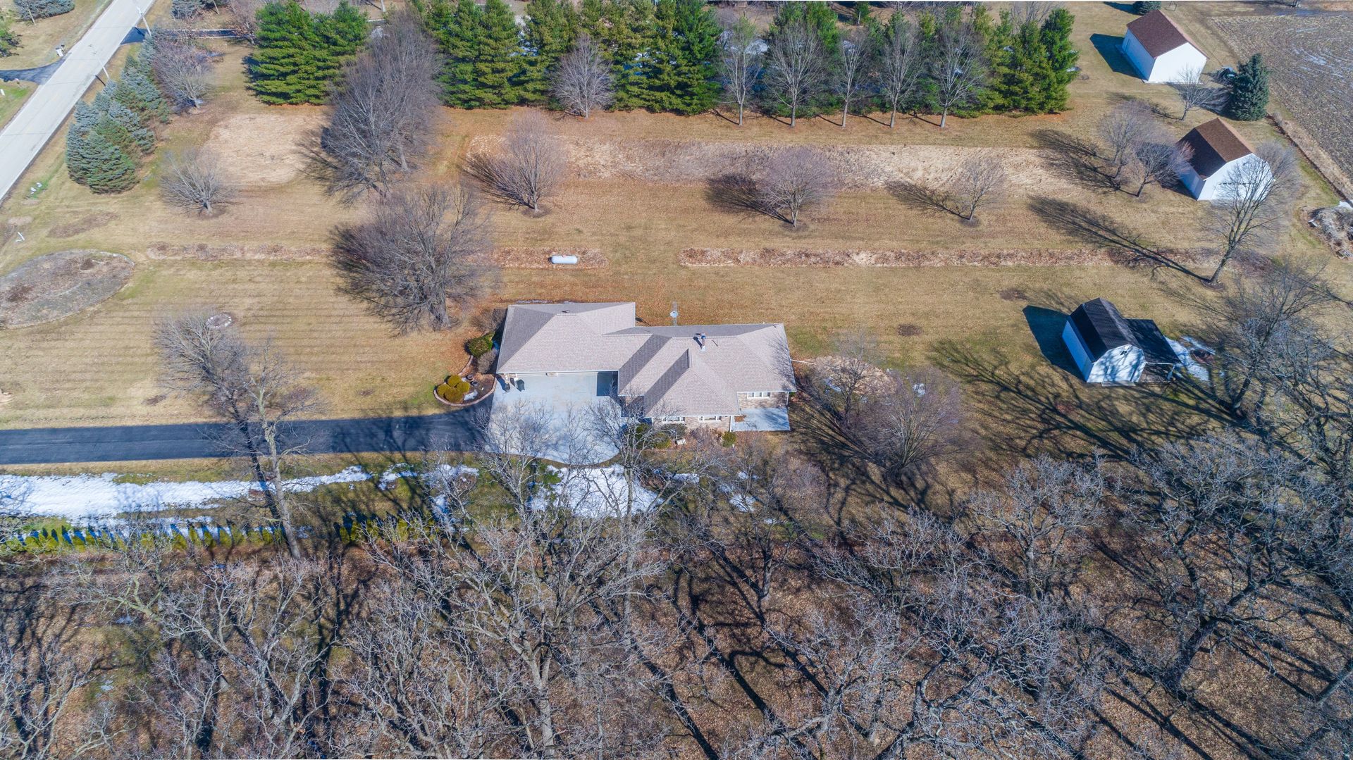 4496 West Sandwich Road Sandwich, IL 60548 - Photo 4 of 37 a view of a backyard