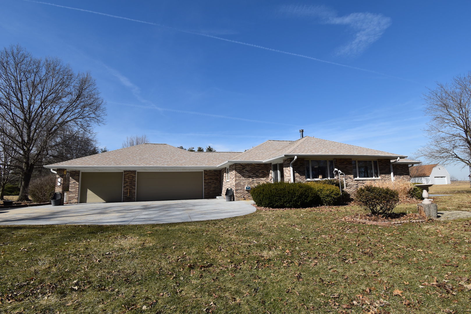 4496 West Sandwich Road Sandwich, IL 60548 - Photo 8 of 37 a front view of a house with a yard