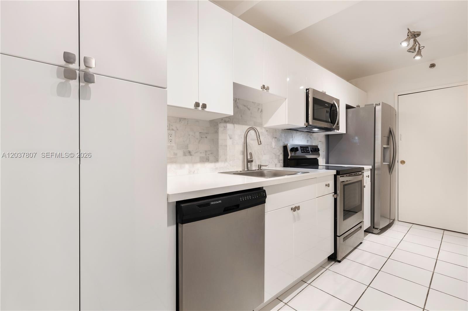 100 Lincoln Road, Unit 307 Miami Beach, FL 33139 - Photo 11 of 25