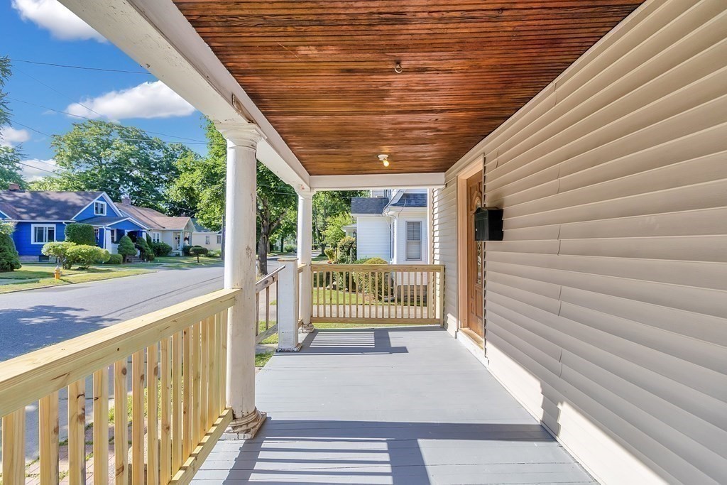38 Webber Street Springfield, MA 01108 - Photo 4 of 32