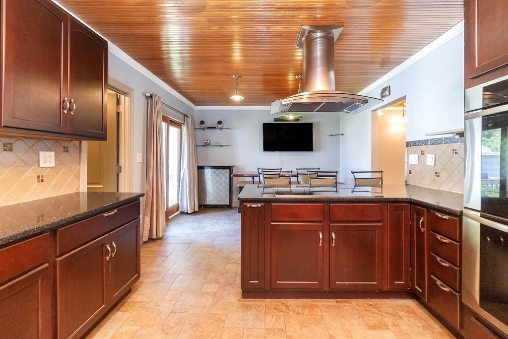 38 Webber Street Springfield, MA 01108 - Photo 8 of 32