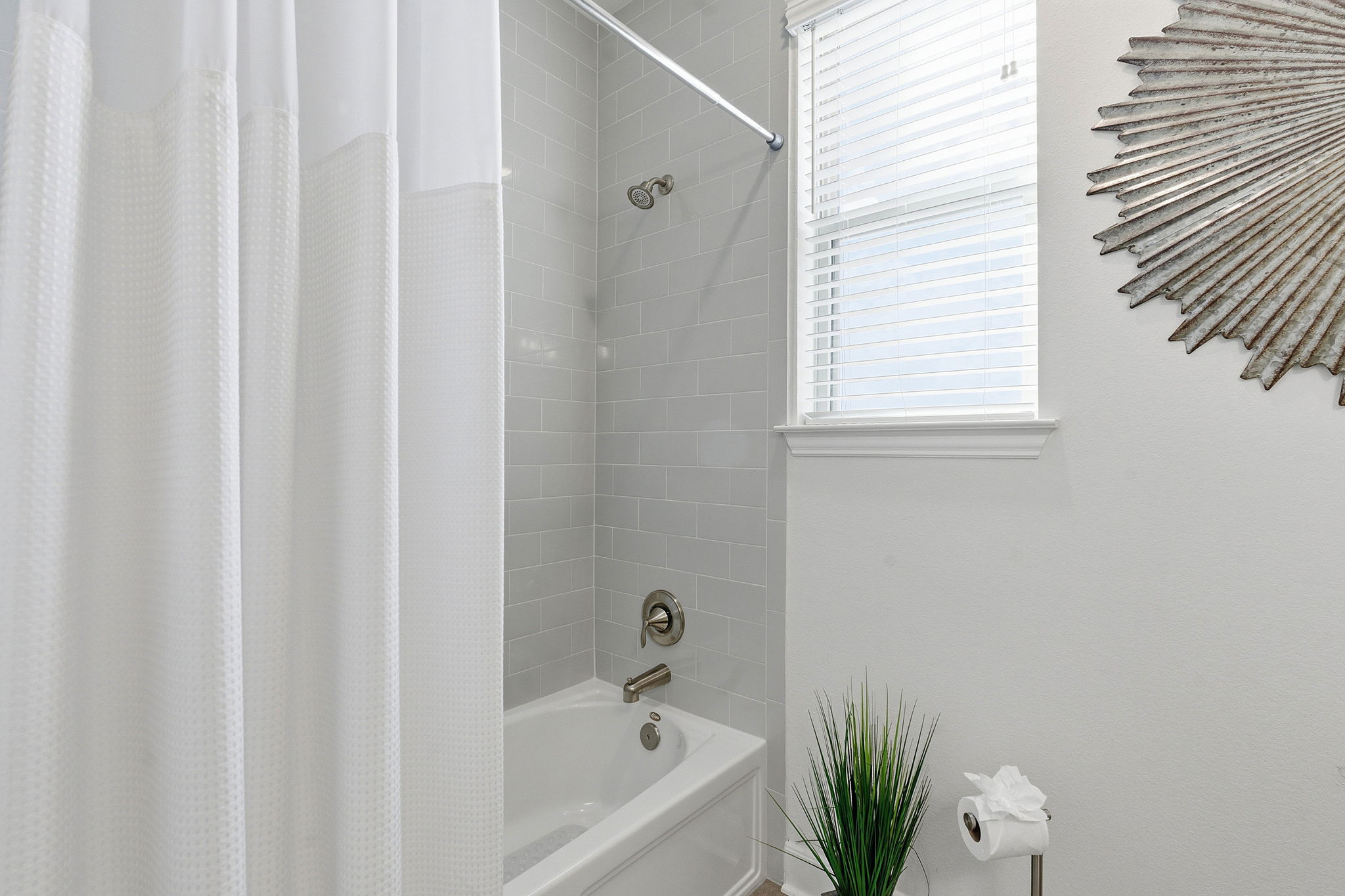 18917 Grape Seed Cove Austin, TX 78738 - Photo 28 of 33 Full bathroom with shower / bathtub combination with curtain