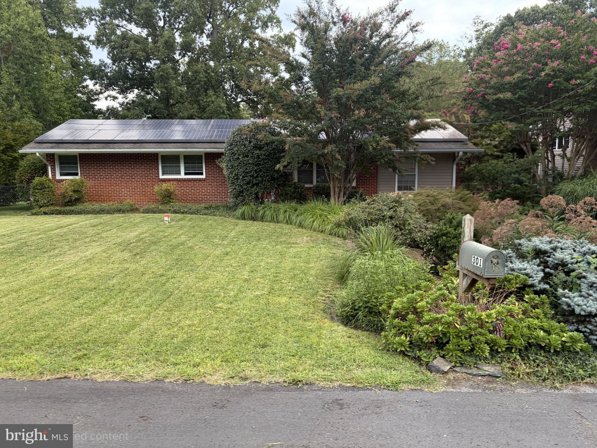 301 Cedar Lane Annapolis, MD 21403 - Photo 1 of 7 Gallery Image 1