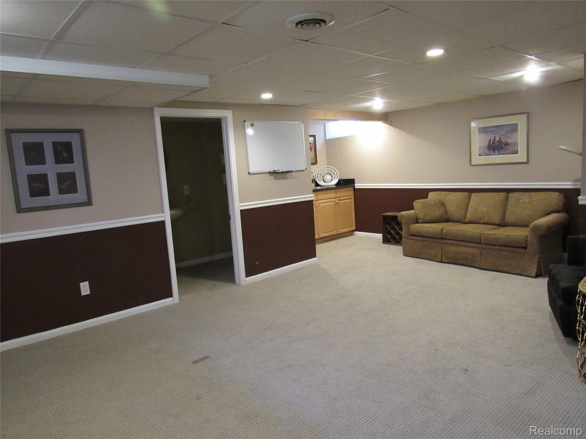 1635 Fairholme Road Grosse Pointe, MI 48236 - Photo 35 of 42 31.JPG
