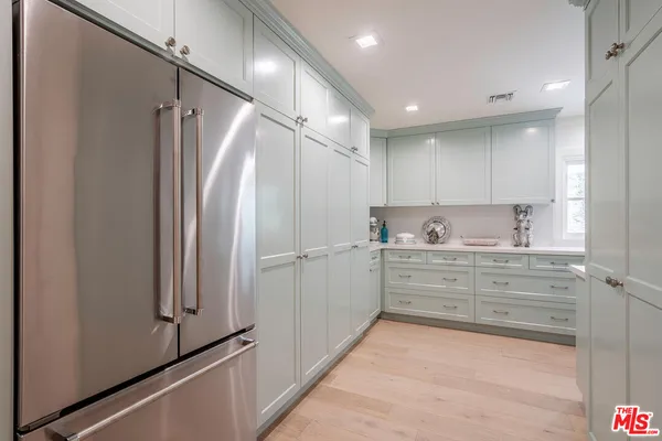 $16,950 | 10821 Savona Road, Los Angeles, CA 90077