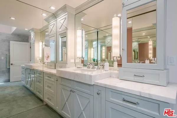 $16,950 | 10821 Savona Road, Los Angeles, CA 90077