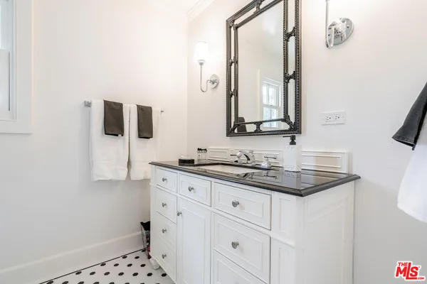 $16,950 | 10821 Savona Road, Los Angeles, CA 90077