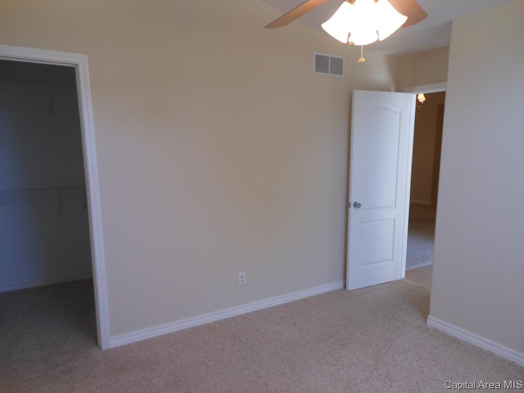 1024 Ravina Drive Chatham, IL 62629 - Photo 7 of 32 Gallery Image 7