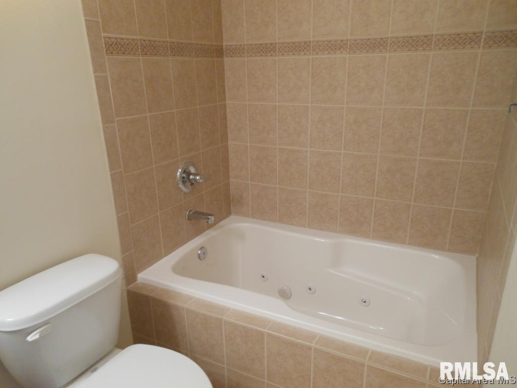 1024 Ravina Drive Chatham, IL 62629 - Photo 8 of 32 Gallery Image 8