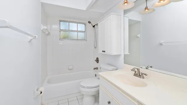 $550,000 | 60 Brampton Lane, Naples, FL 34104