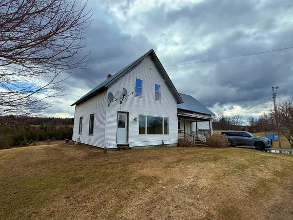 $173,400 | 2570 Maple Hill Road, Barton, VT 05822