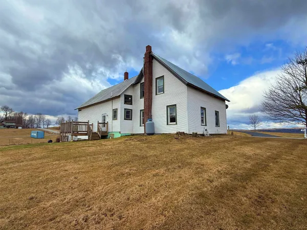 $173,400 | 2570 Maple Hill Road, Barton, VT 05822