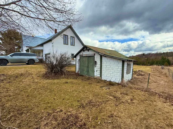 $173,400 | 2570 Maple Hill Road, Barton, VT 05822