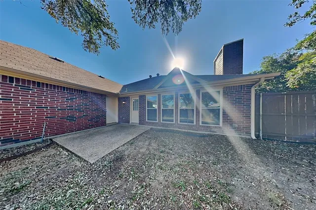 a view of a house with a yard and garage