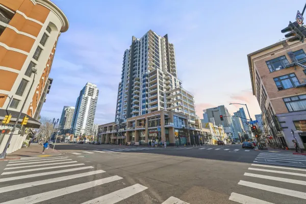$3,450 | 575 Sixth Avenue, Unit 804, San Diego, CA 92101