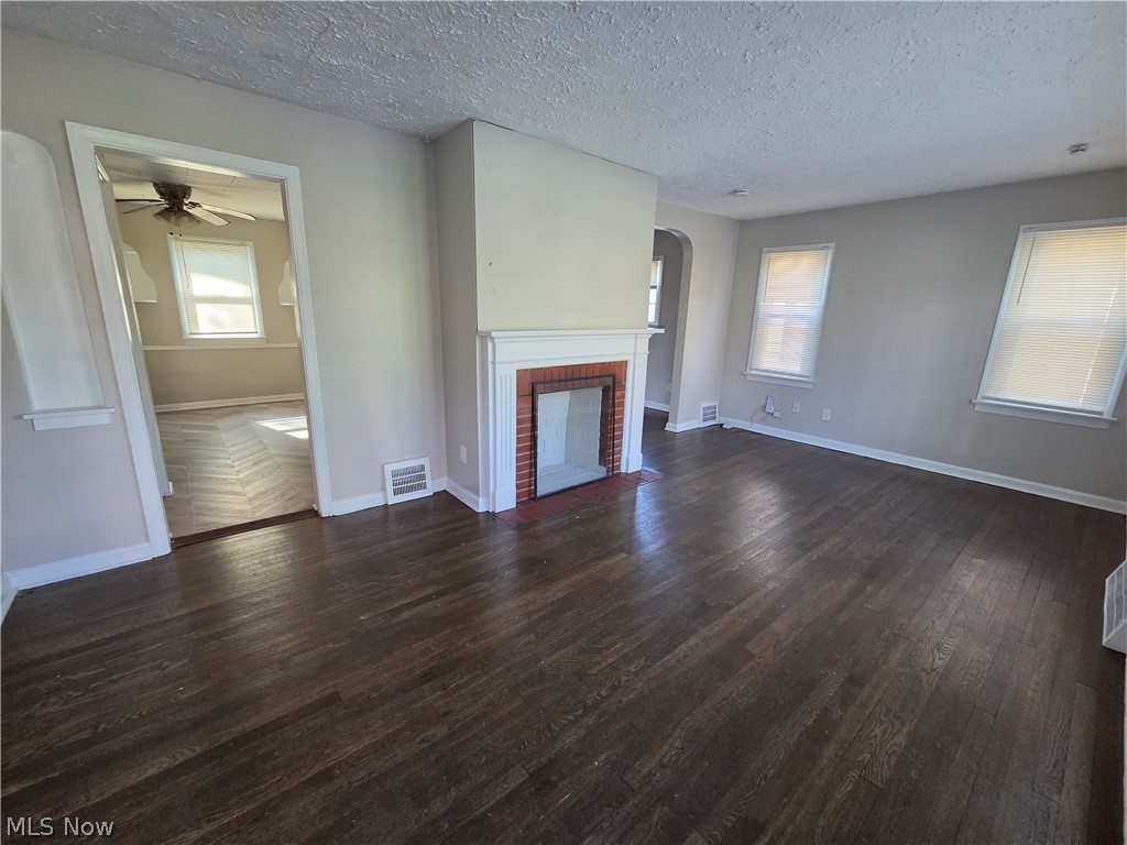 994 Yellowstone Road Cleveland, OH 44121 - Photo 2 of 12