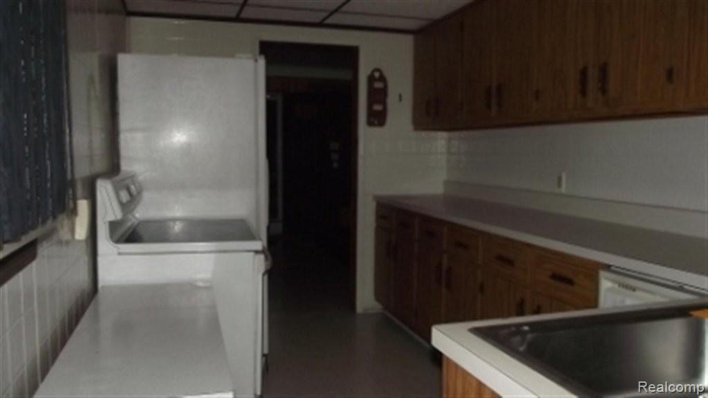 215 Shadowlawn Street Inkster, MI 48141 - Photo 7 of 11 DSCF3459.JPG