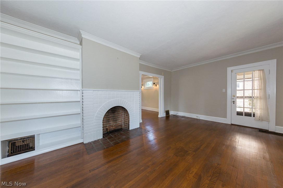 3353 Clarendon Road Cleveland, OH 44118 - Photo 3 of 34 Gallery Image 3